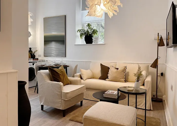 Central Todmorden 2 Bedroom Apartment