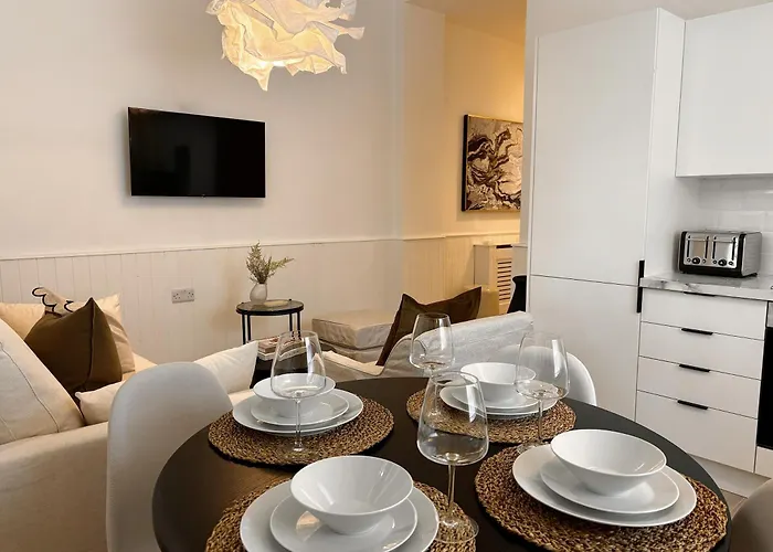 Central Todmorden 2 Bedroom Apartment