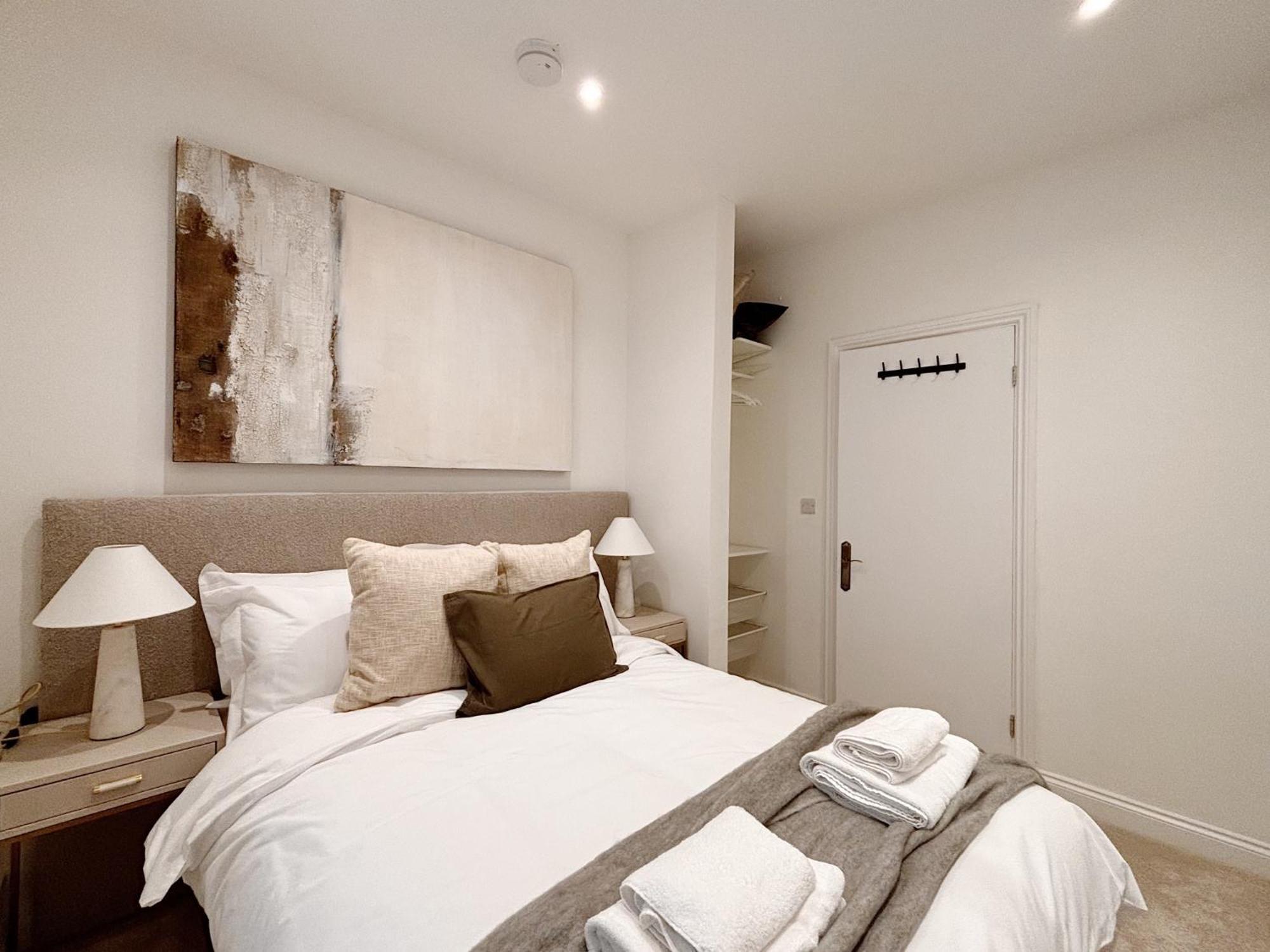 2 Bedroom Apartment *